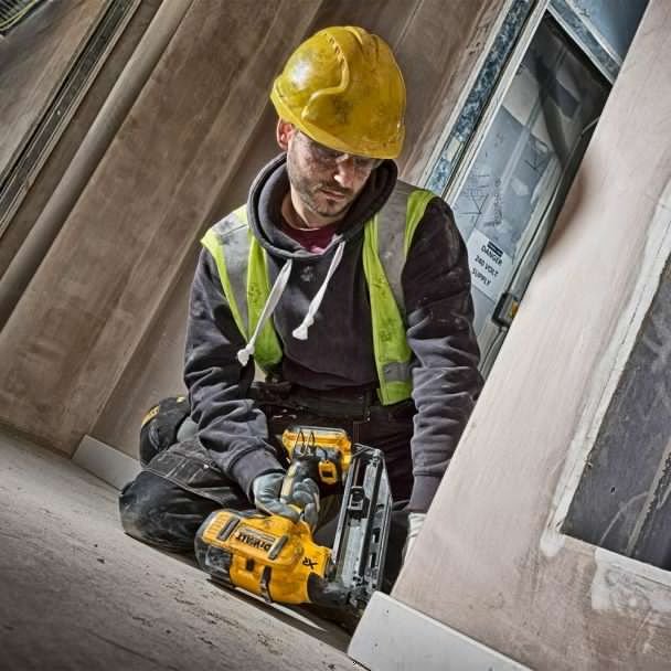 DeWalt, Ciocan de bătut cuie DEWALT DCN650N compatibil cu acumulatori Li‑Ion 18 V XR, cuie 1,8 mm (32–63 mm), magazie 110 buc