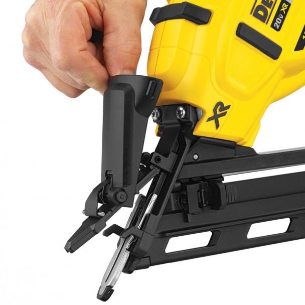 DeWalt, Ciocan de bătut cuie DEWALT DCN650N compatibil cu acumulatori Li‑Ion 18 V XR, cuie 1,8 mm (32–63 mm), magazie 110 buc