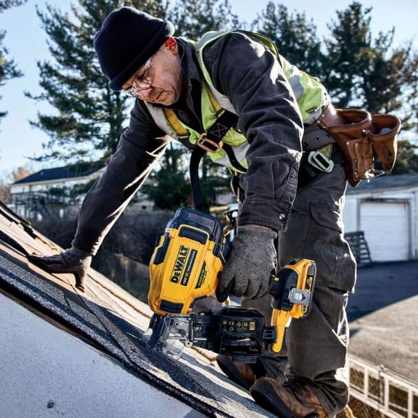 DeWalt, DeWalt DCN45RND2 ciocan de bătut cuie, 2 acumulatori XR 18V 2.0Ah, pentru cuie 3.1 x 19–45 mm