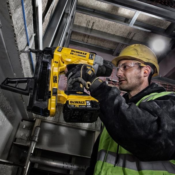 DeWalt, DeWalt DCN890P2 – Ciocan de bătut cuie în beton, 2 acumulatori Li‑Ion 18 V/5.0 Ah, cuie Ø 2.6–3.7 mm, 13–57 mm
