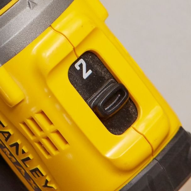 Stanley, Mașină de găurit și înșurubat Stanley FatMax V20 SFMCD720B, până la 80 Nm, compatibilă cu acumulator 18V