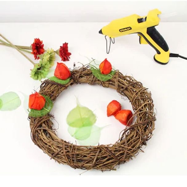 Stanley, Pistol electric pentru lipit cu batoane de adeziv Stanley STHT6-70417, 95 W, încălzire rapidă