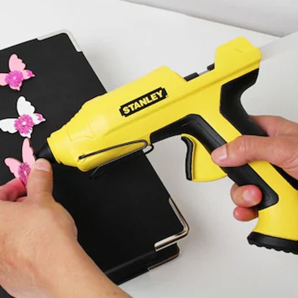 Stanley, Pistol electric pentru lipit cu batoane de adeziv Stanley STHT6-70417, 95 W, încălzire rapidă