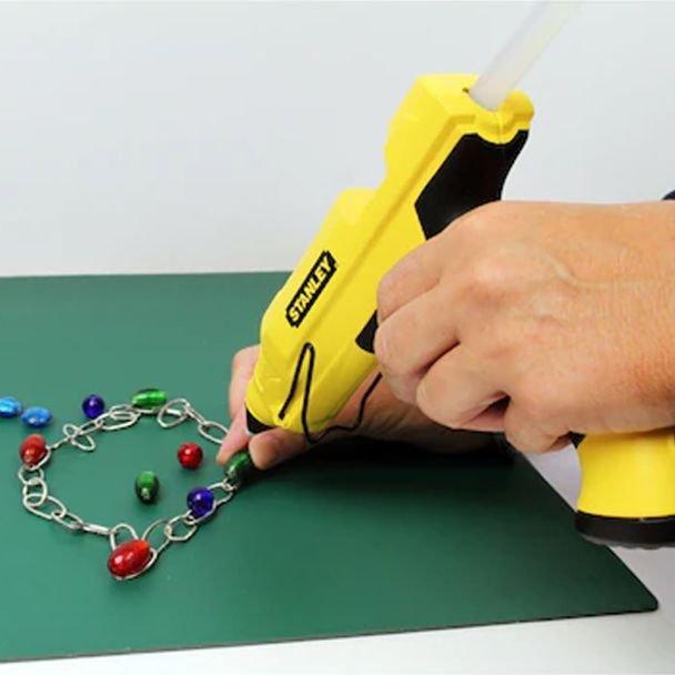 Stanley, Pistol electric pentru lipit cu batoane de adeziv Stanley STHT6-70417, 95 W, încălzire rapidă