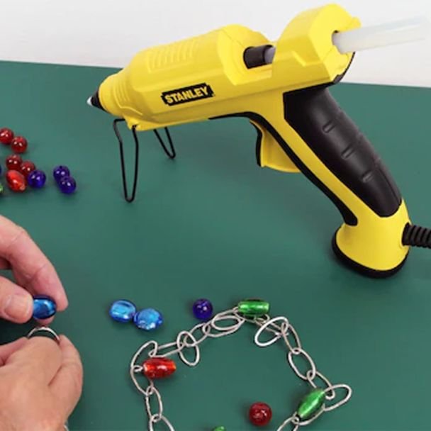 Stanley, Pistol electric pentru lipit cu batoane de adeziv Stanley STHT6-70417, 95 W, încălzire rapidă