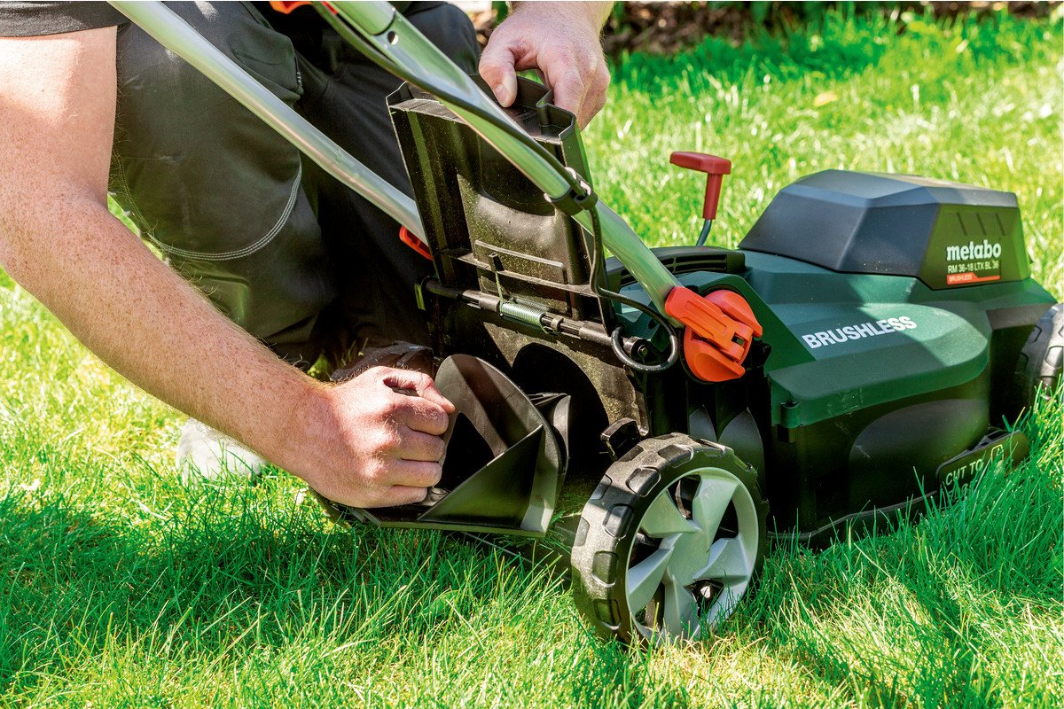 Mașină de tuns iarba cu acumulator Metabo RM 36-18 LTX BL 36 – 18 V, 2 x 5,2 Ah