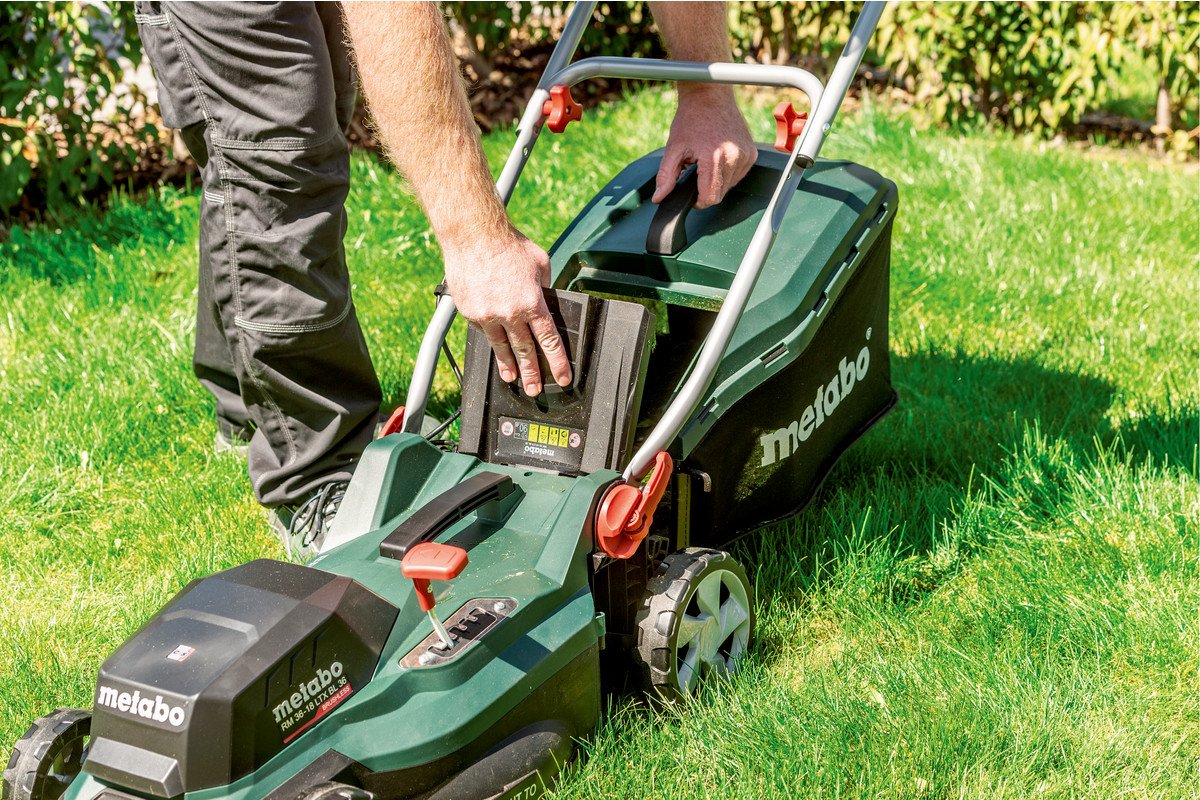Mașină de tuns iarba cu acumulator Metabo RM 36-18 LTX BL 36 – 18 V, 2 x 5,2 Ah - imagine 6