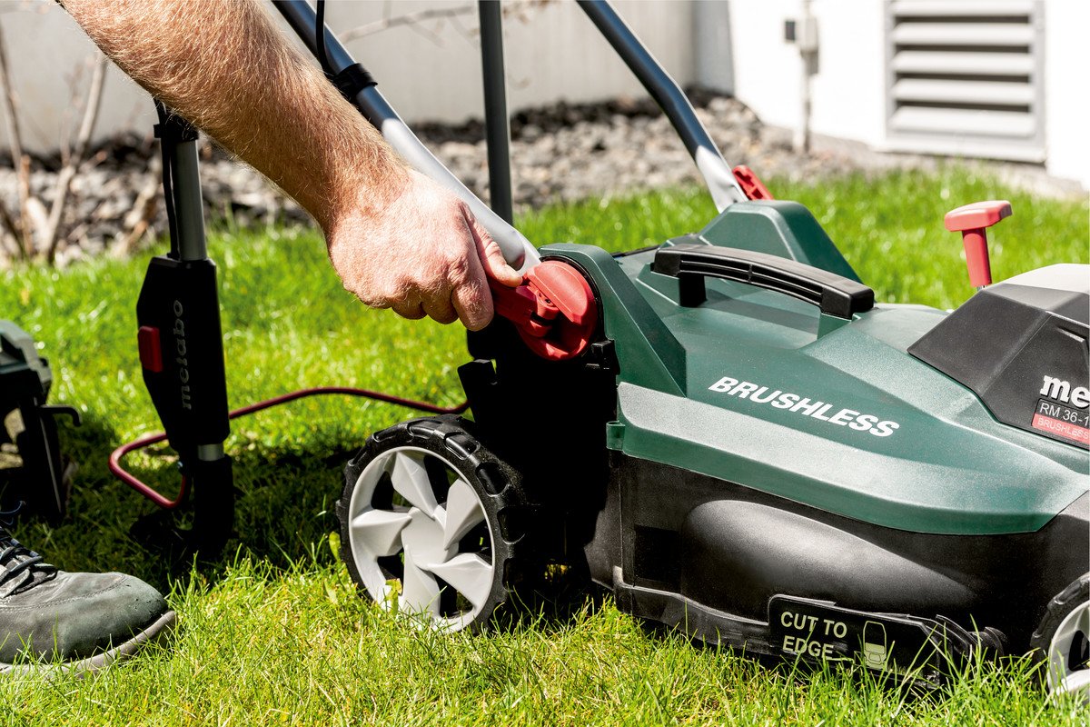 Mașină de tuns iarba cu acumulator Metabo RM 36-18 LTX BL 36 – 18 V, 2 x 5,2 Ah - imagine 3