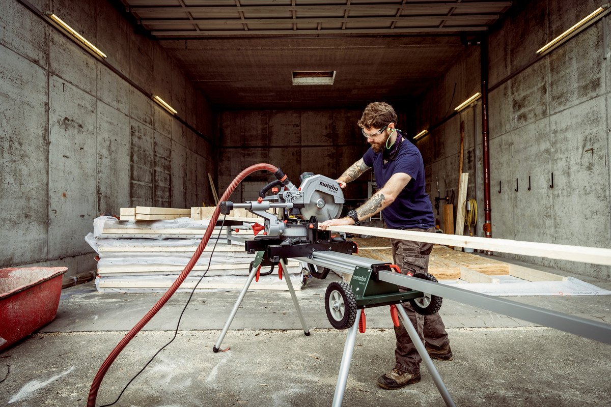 Fierăstrău circular de debitat Metabo KGS 305 M - imagine 4