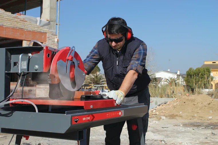 Mașină de tăiat materiale de construcții Rubi DR-350 – disc 300–350 mm, tăiere 150 mm