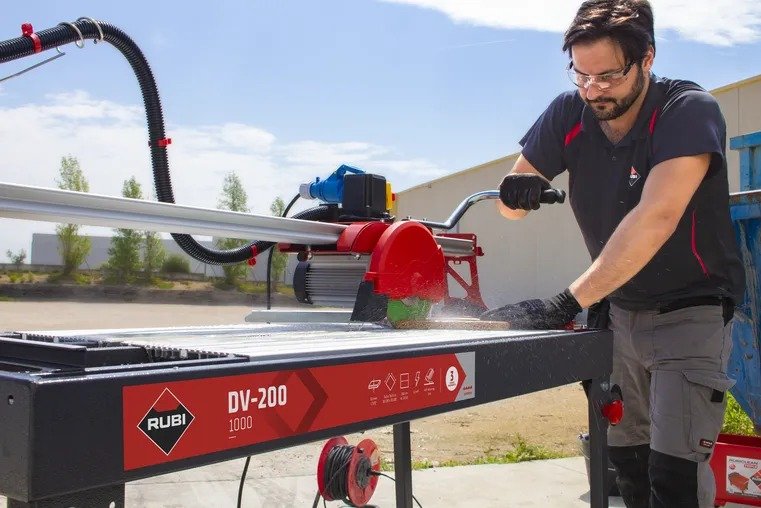 Mașină electrică de tăiat gresie Rubi DV-200 1000 – disc 200 mm, tăiere 106 cm