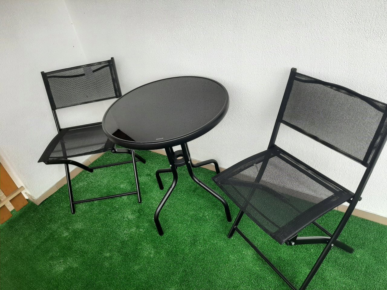 Set mobilier grădină Oneiro GO-O15A – masă cu blat de sticlă și 2 scaune pliabile, negru - imagine 2