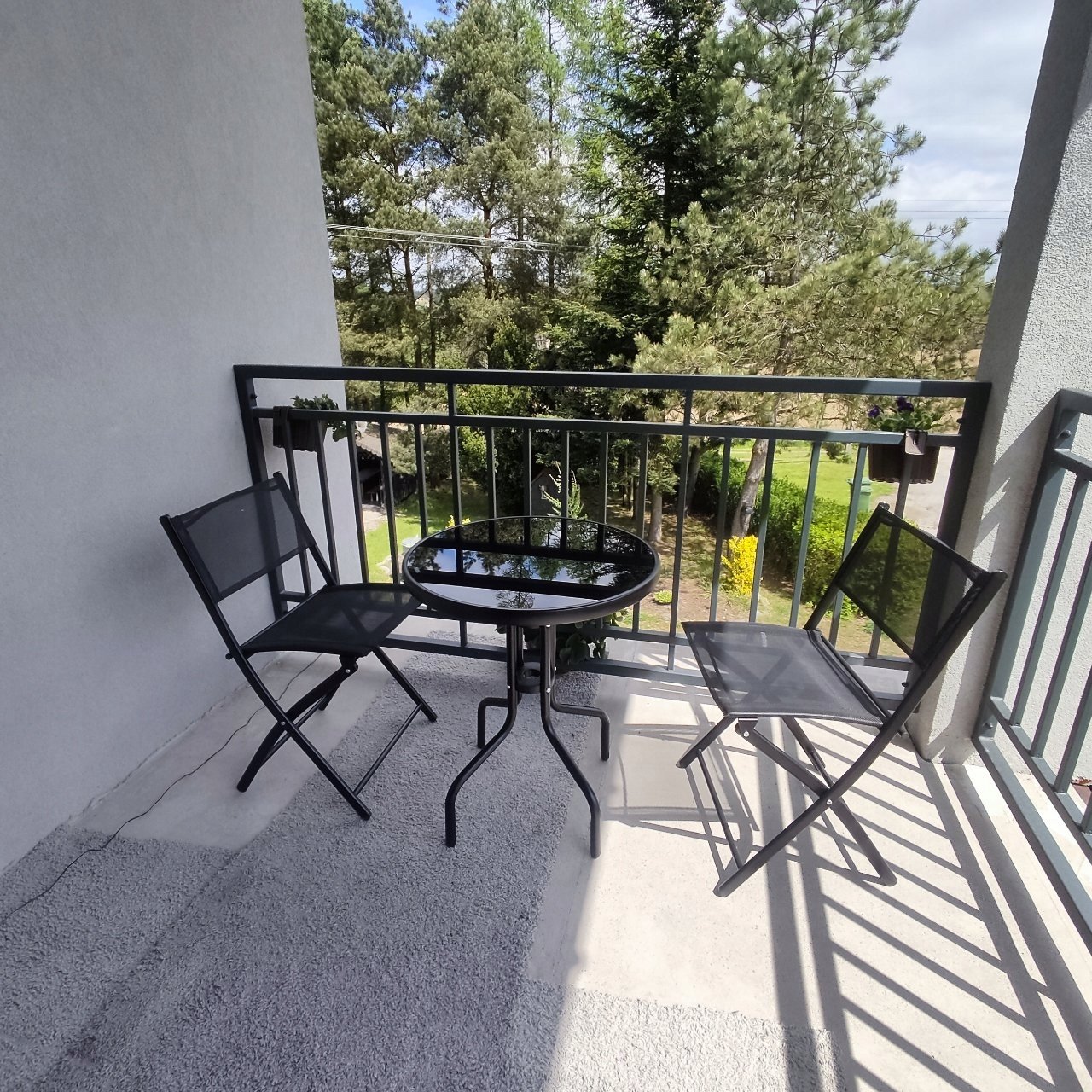 Set mobilier grădină Oneiro GO-O15A – masă cu blat de sticlă și 2 scaune pliabile, negru - imagine 5