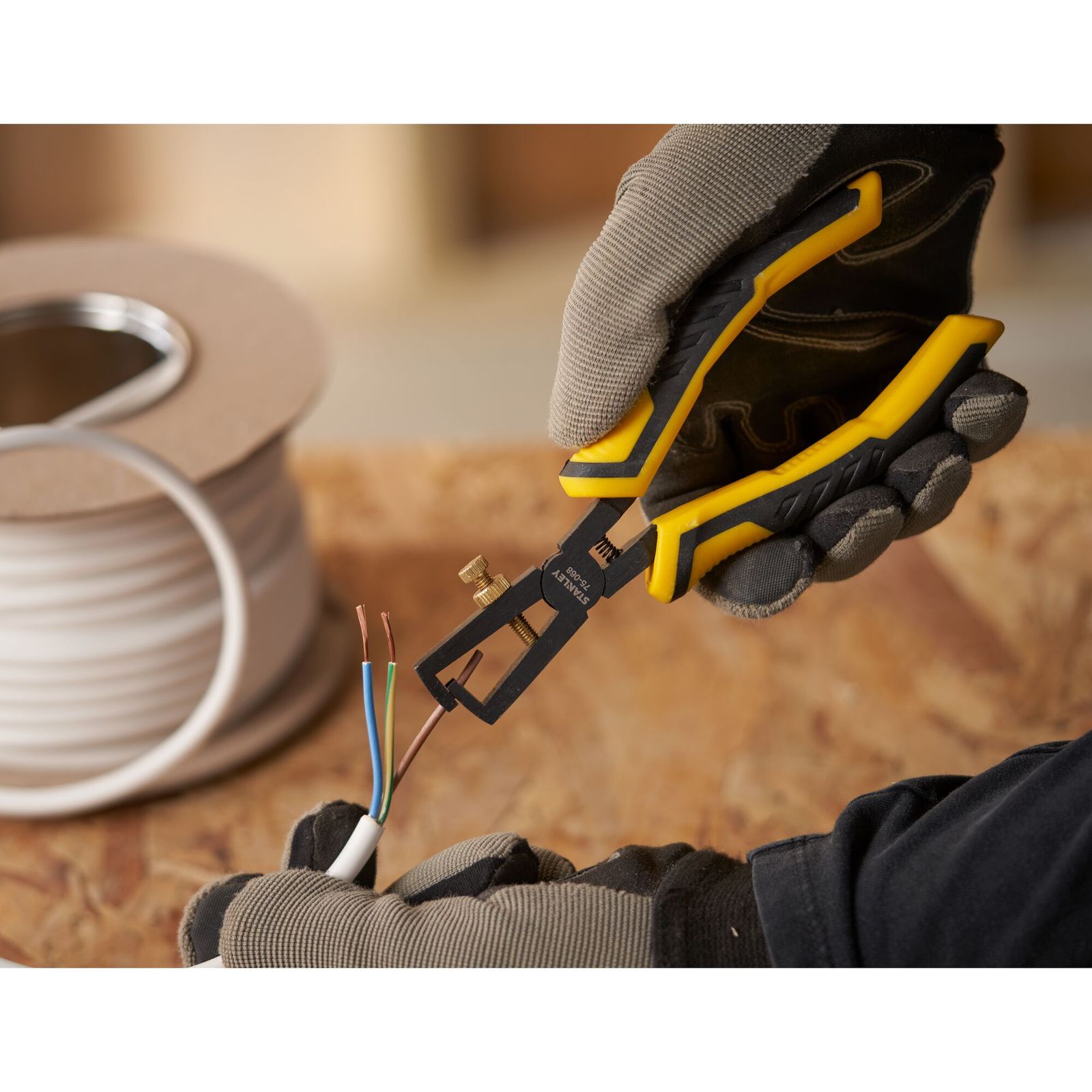 Clește de dezizolat Stanley Dynagrip STHT0-75068 – 150 mm, mâner bi-material în trei zone - imagine 5