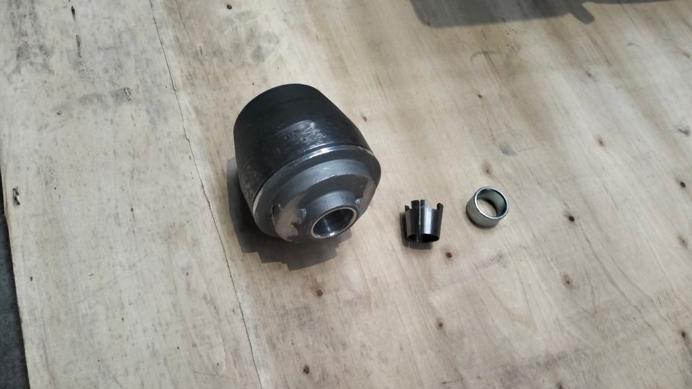 Ambreiajul adaptat, bucșa conică și bucșa distanțier livrate cu motorul PD190FCPRG