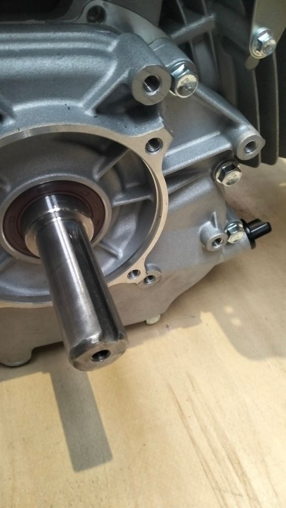Axul de ieșire drept Ø25 mm al motorului Panda PD190FCPRG