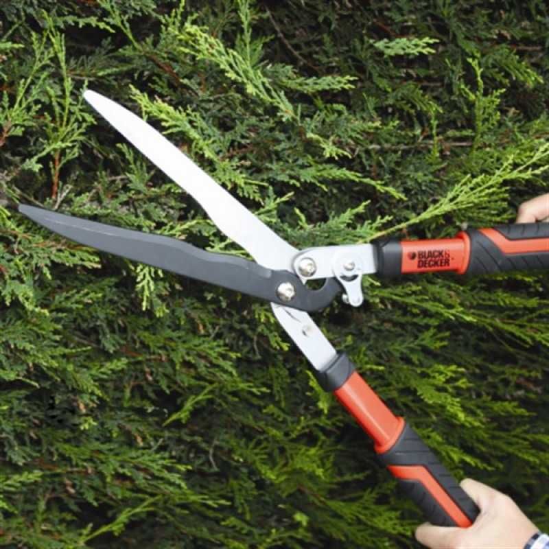 Foarfecă pentru gard viu Black+Decker 32350 – lamă ondulată, lungime 58,5 cm - imagine 2