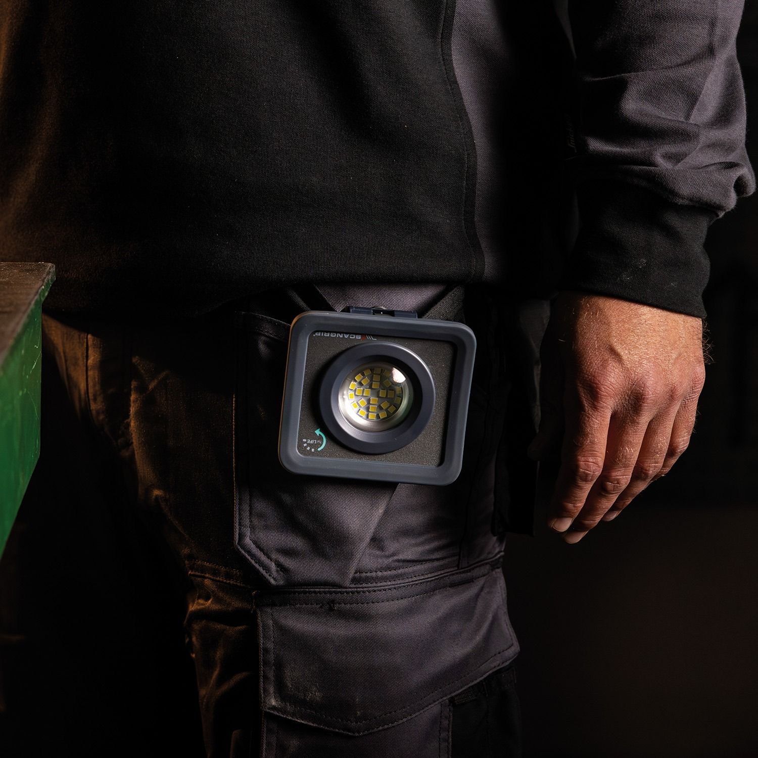 Lampă de mână LED Scangrip NOVA MINI – 1000 lm, USB-C, IP65, SMART GRIP