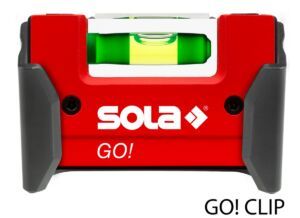 Nivelă compactă Sola GO! CLIP – corp roșu din poliamidă, 7,5 cm, cu clip de curea